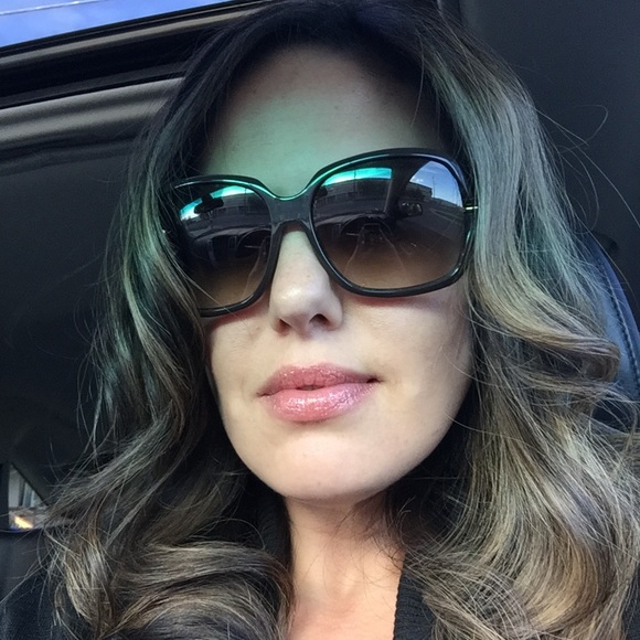 Meet your Posher, Elle - Picture 1 of 1